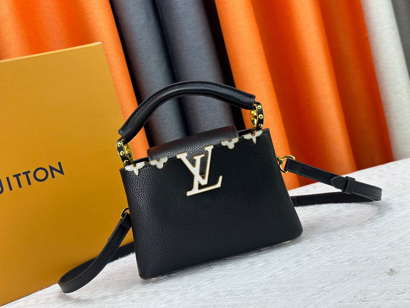 LV bag 698